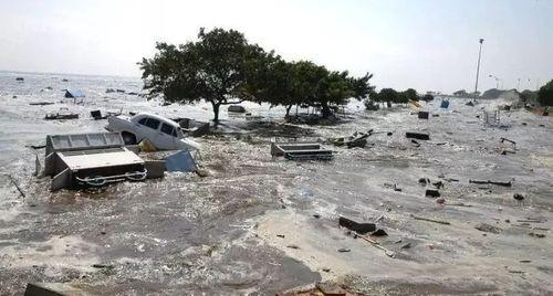 海啸所产生的浪高取决于什么因素