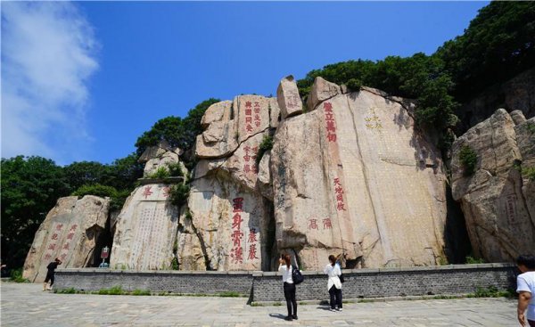 泰山的海拔高度是多少米