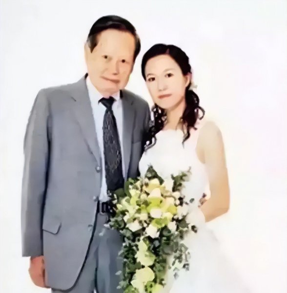 杨振宁与妻子翁帆结婚时间