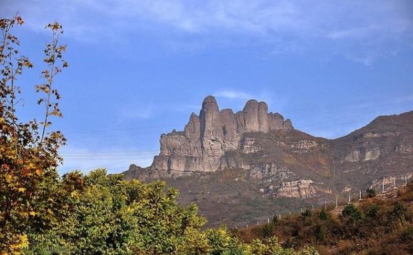 鸡冠山在什么地方