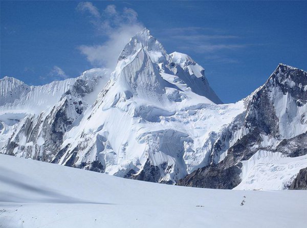 世界上最高的十座山峰分别是位于哪里海拔多少米