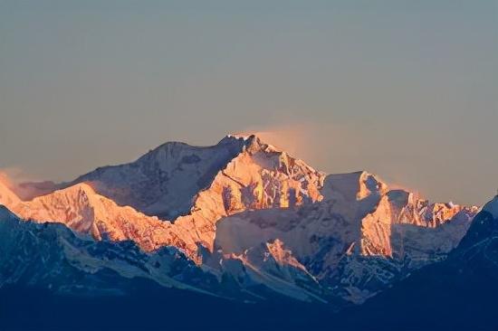 世界上最高的十座山峰分别是位于哪里海拔多少米