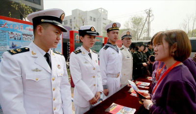 一般建不建议大学生女生当兵 女大学生当兵好去吗