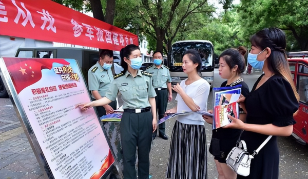 一般建不建议大学生女生当兵