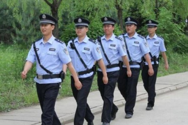 辅警为什么穿正规警察制服