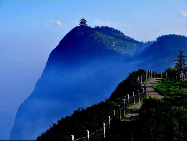 峨眉山月歌的意思翻译和思想感情