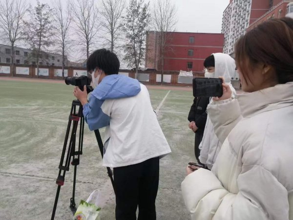 初中毕业女孩学什么有前途