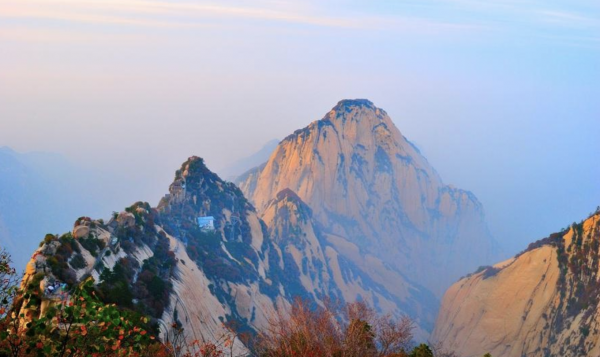 划分山东山西的山是哪座山