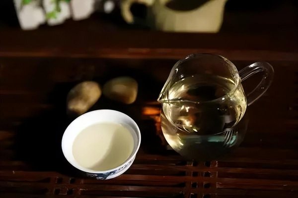 白茶与绿茶有什么区别