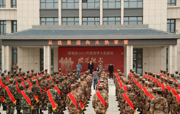 从学校当兵和地方当兵有什么区别