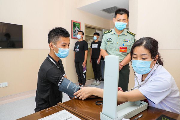 从学校当兵和地方当兵有什么区别