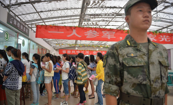 从学校当兵和地方当兵有什么区别