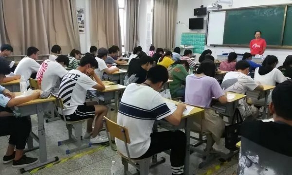 高三老师劝学生单招的目的