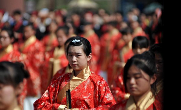 女孩子成人礼送什么礼物好