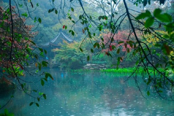 下雨天的诗句优美诗词