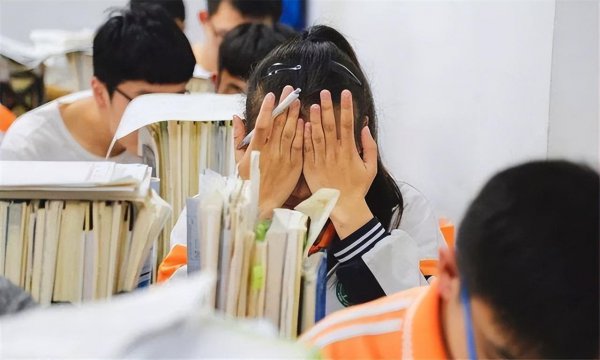 青春期女孩怎么教育和引导