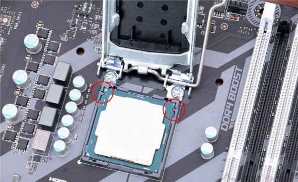 主机正常运行显示器显示无信号