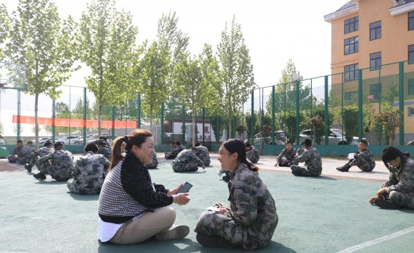 初二女孩叛逆我都快疯管不住了