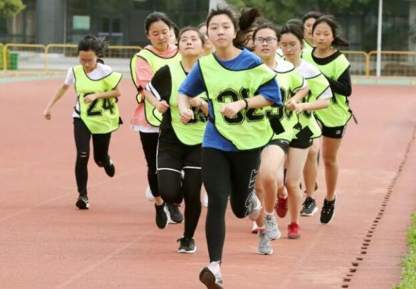 女生立定跳远技巧速成