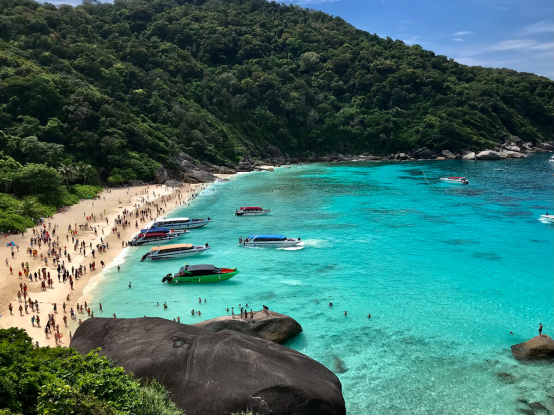 普吉岛的夏天永不停歇什么意思