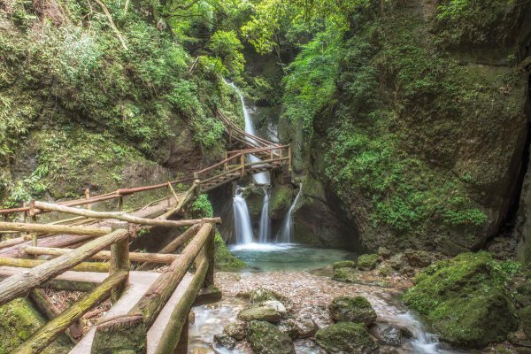 青城山属于成都地区吗