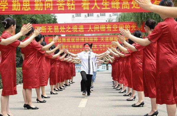 高中老师一年能挣多少万