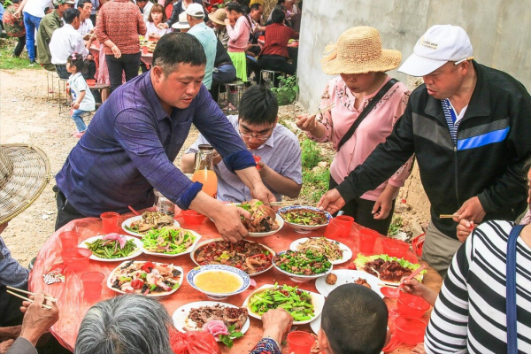 吃四个菜什么意思