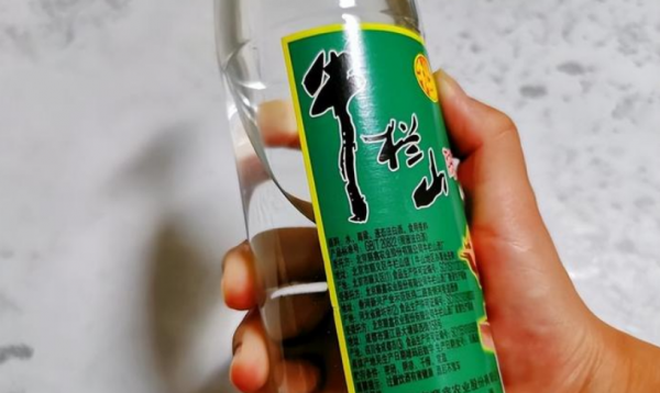 一瓶牛栏山多少斤酒？相当于多少啤酒？