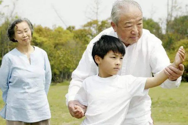 退休了一定要带孙子吗