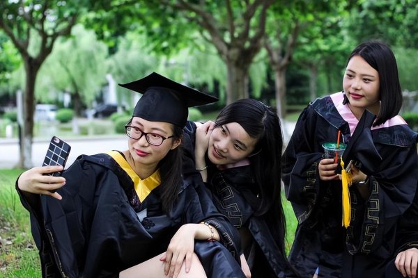 学士服领子颜色分类都代表什么含义