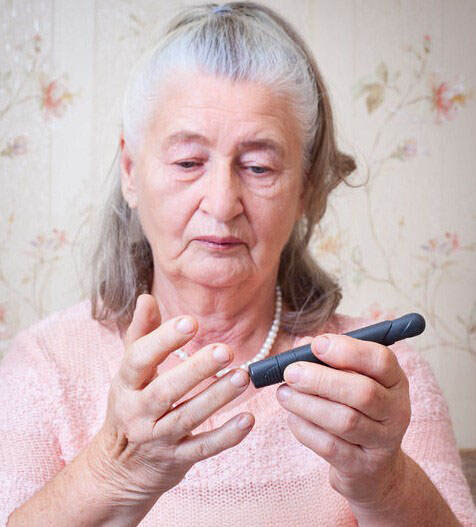老年人患灰指怎么办？