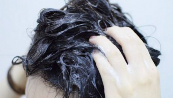 刚染完头发可以用洗发水吗和护发素吗
