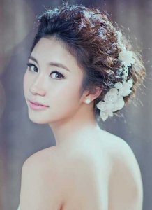 高贵、气质新娘发型盘发图片 优雅高贵的新娘盘发造型展示