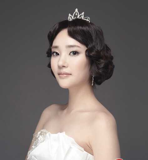 唯美的韩式新娘盘发发型