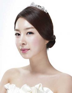新款韩国新娘皇冠盘发发型 韩式新娘盘发新款皇冠造型
