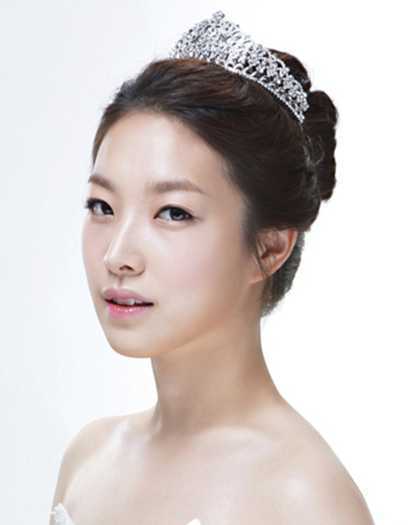 新款韩国新娘皇冠盘发发型