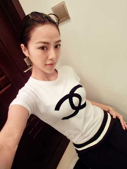时尚韩版植绒白色短袖T恤