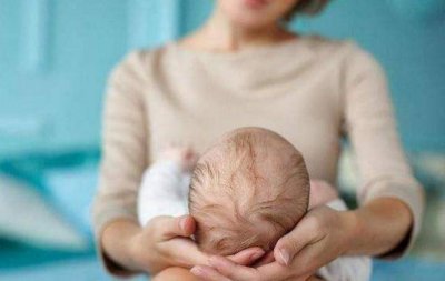 女婴不剪胎毛直接留长发行吗 婴儿初次理发最佳时间段