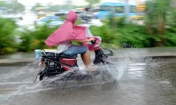 电瓶车淋雨会有事吗电路会坏吗