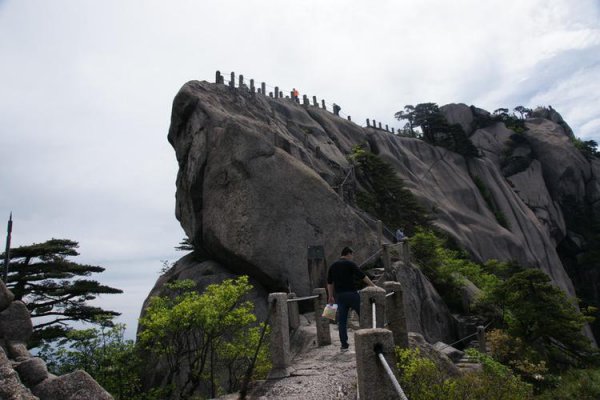 黄山山体是什么岩石构成的