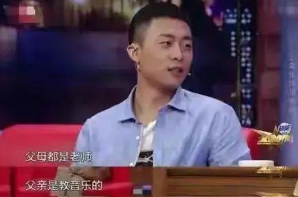 张译跟父母回老家探亲