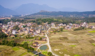 关于家乡的名言 形容小山村风景优美句子