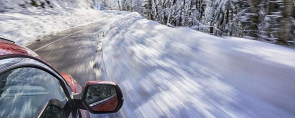 冰雪路面行车要注意什么