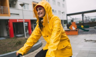 女人过生日下雨好不好 女人生日当天遇上下雨是好事吗？