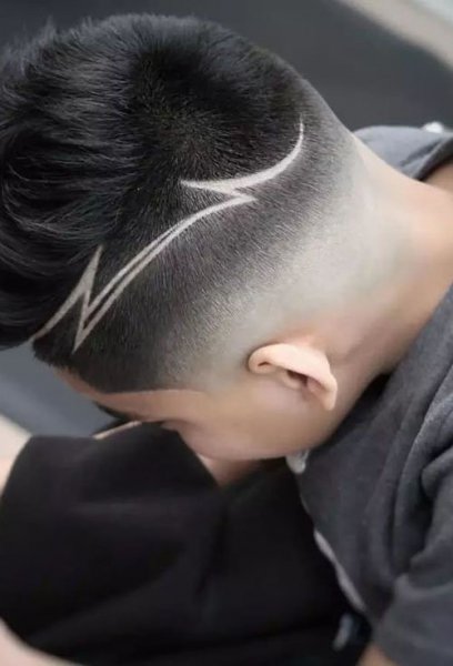 男生雕刻图案的短头发优势 检验男神标准短头发造型