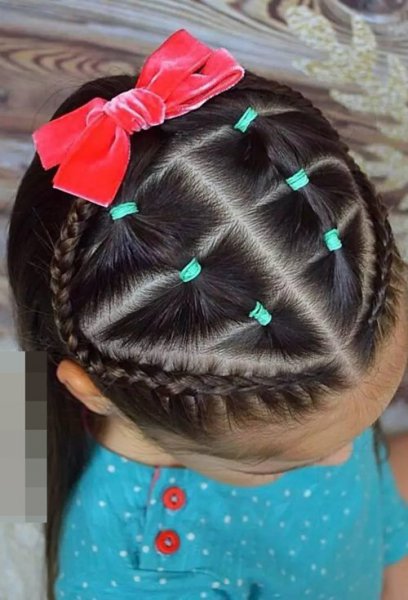 八岁女孩春天出去玩编什么发型 小女孩超天真的编发