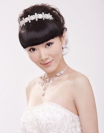 2023年最新适合胖脸型的时尚发型 齐刘海胖脸新娘造型