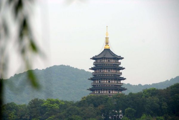 雷峰塔位于哪个城市