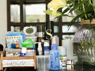 矿泉水可以泡隐形眼镜吗 隐形眼镜泡矿泉水可以用吗