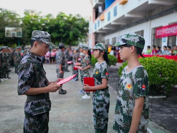 为什么军训不能拍教官